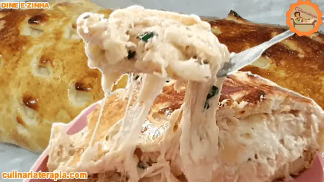 Pão Recheado Cremoso de Frango com Requeijão