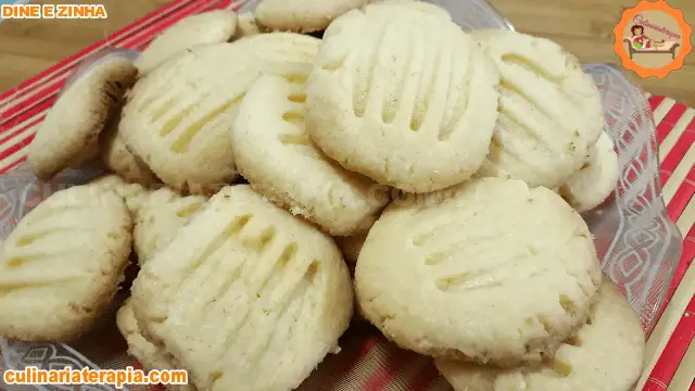 BISCOITOS AMANTEIGADOS DE MAIZENA QUE DERRETEM NA BOCA